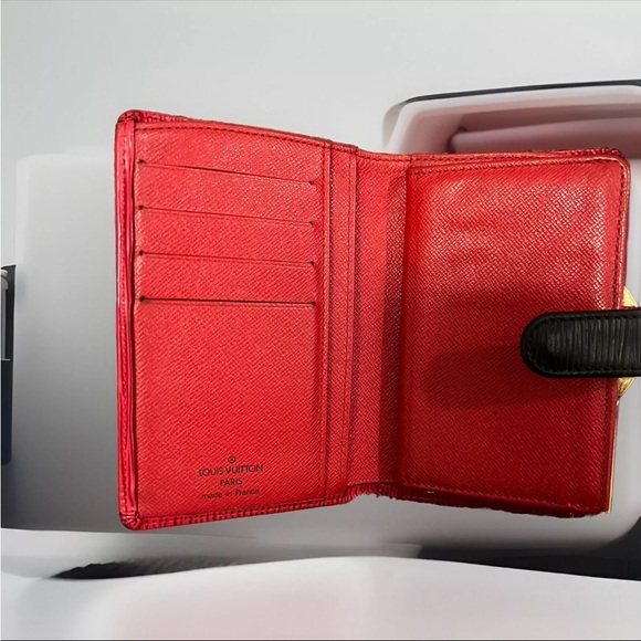 Authentic Louis Vuitton Epi Kiss Lock Wallet - Picture 5 of 12